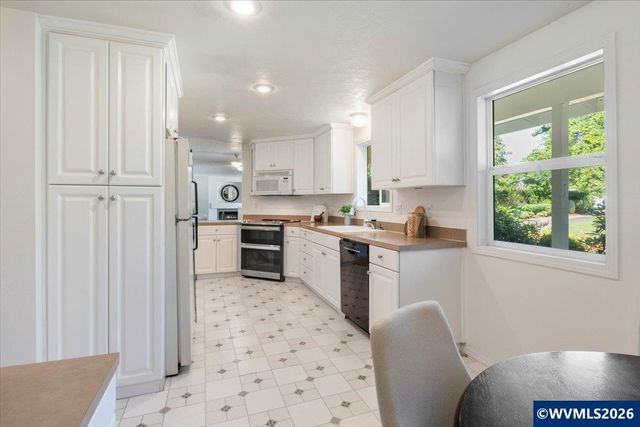 405 Fir Knoll Ln NE, Salem, OR 97317