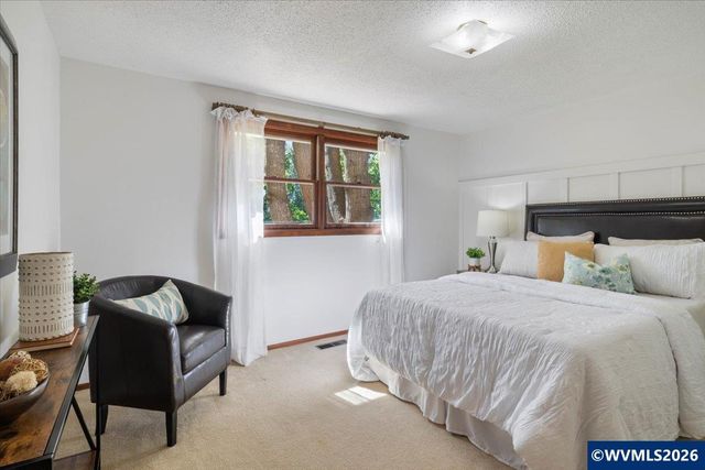 405 Fir Knoll Ln NE, Salem, OR 97317