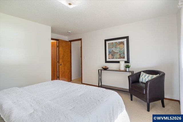 405 Fir Knoll Ln NE, Salem, OR 97317