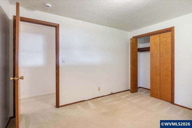 405 Fir Knoll Ln NE, Salem, OR 97317