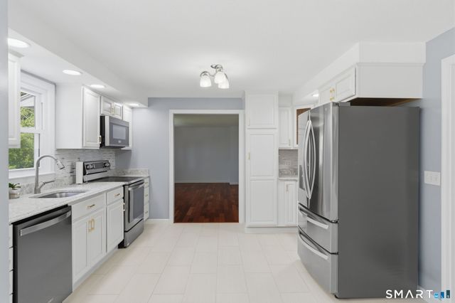 39 Tall Pines Lane, Rocky Hill, CT 06067