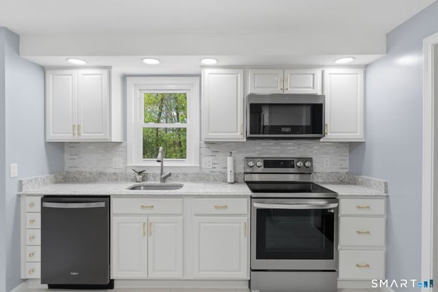 39 Tall Pines Lane, Rocky Hill, CT 06067