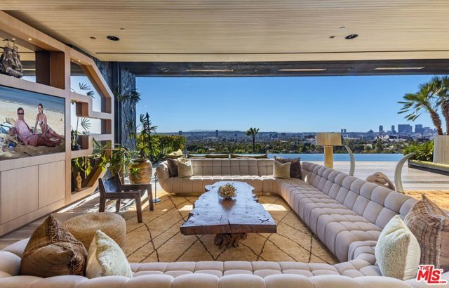 1851 N Stanley Avenue, Los Angeles, CA 90046