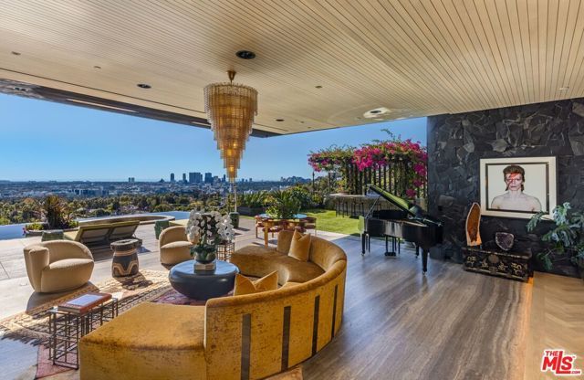 1851 N Stanley Avenue, Los Angeles, CA 90046