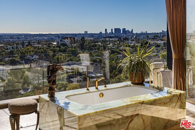 1851 N Stanley Avenue, Los Angeles, CA 90046