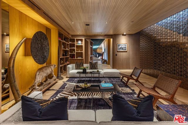 1851 N Stanley Avenue, Los Angeles, CA 90046