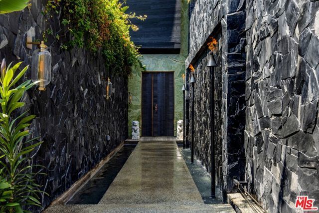 1851 N Stanley Avenue, Los Angeles, CA 90046