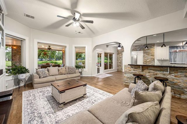1623 Pecan Crossing Drive, Richmond, TX 77406