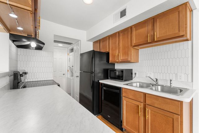 2750 Holly Hall Street 1917, Houston, TX 77054