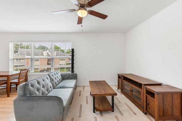 2750 Holly Hall Street 1917, Houston, TX 77054