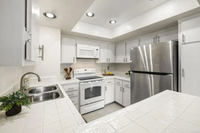 694 Ascot Drive, Vista, CA 92083