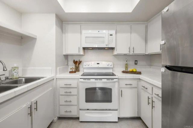 694 Ascot Drive, Vista, CA 92083