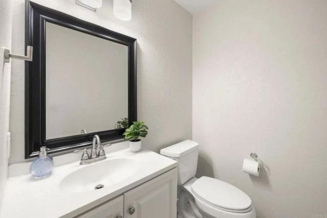 694 Ascot Drive, Vista, CA 92083