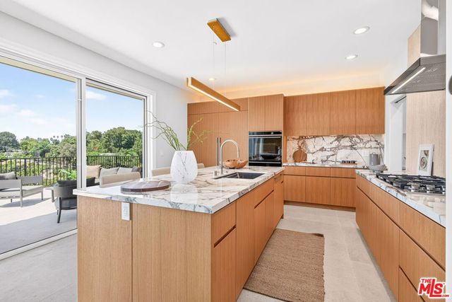 8045 Bulwer Drive, Los Angeles, CA 90046