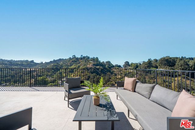 8045 Bulwer Drive, Los Angeles, CA 90046