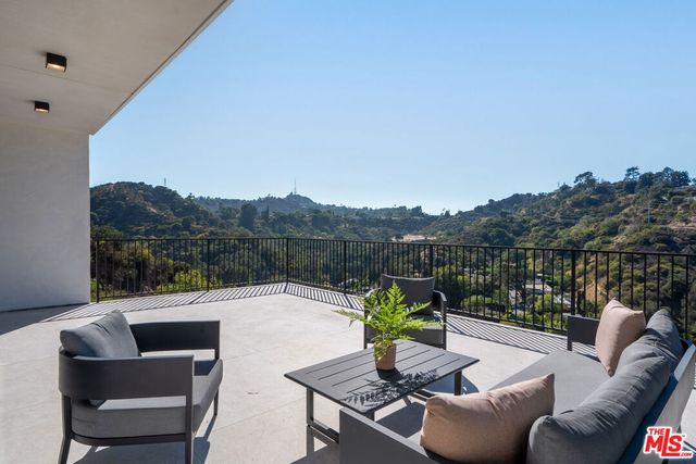 8045 Bulwer Drive, Los Angeles, CA 90046