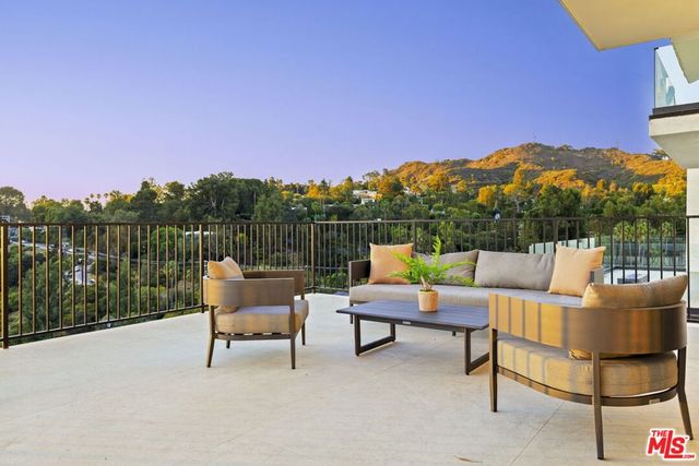 8045 Bulwer Drive, Los Angeles, CA 90046