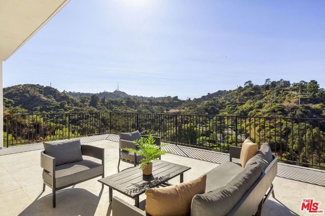 8045 Bulwer Drive, Los Angeles, CA 90046
