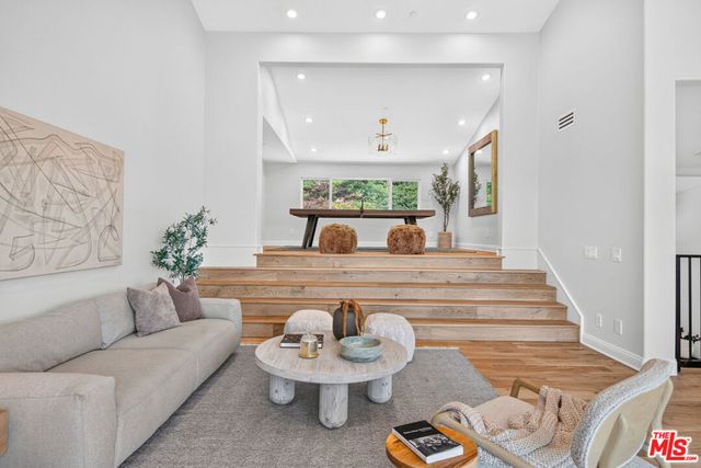 8045 Bulwer Drive, Los Angeles, CA 90046
