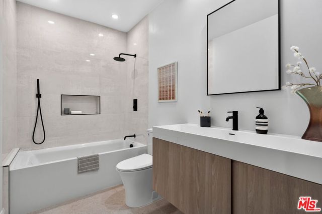 8045 Bulwer Drive, Los Angeles, CA 90046