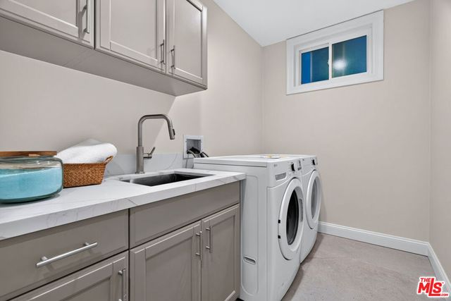 8045 Bulwer Drive, Los Angeles, CA 90046