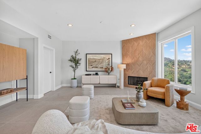 8045 Bulwer Drive, Los Angeles, CA 90046