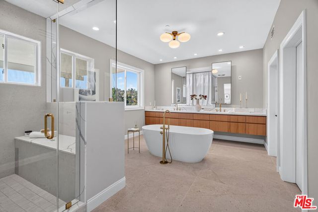 8045 Bulwer Drive, Los Angeles, CA 90046