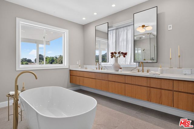 8045 Bulwer Drive, Los Angeles, CA 90046