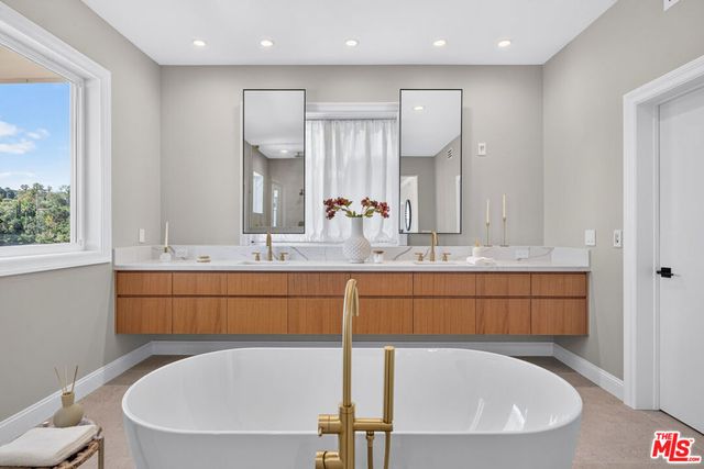 8045 Bulwer Drive, Los Angeles, CA 90046