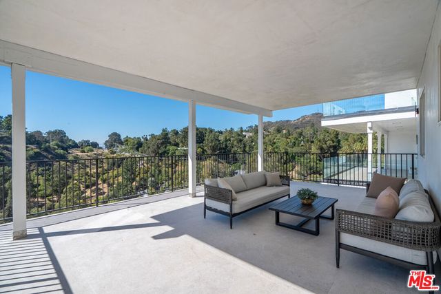 8045 Bulwer Drive, Los Angeles, CA 90046