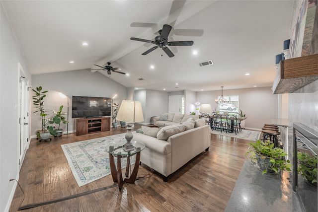 2872 winterhaven, Hurst, TX 76054