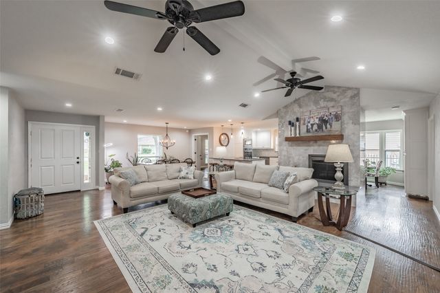 2872 winterhaven, Hurst, TX 76054