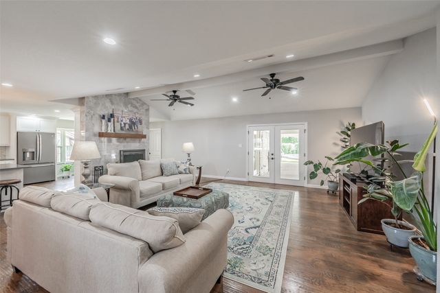 2872 winterhaven, Hurst, TX 76054