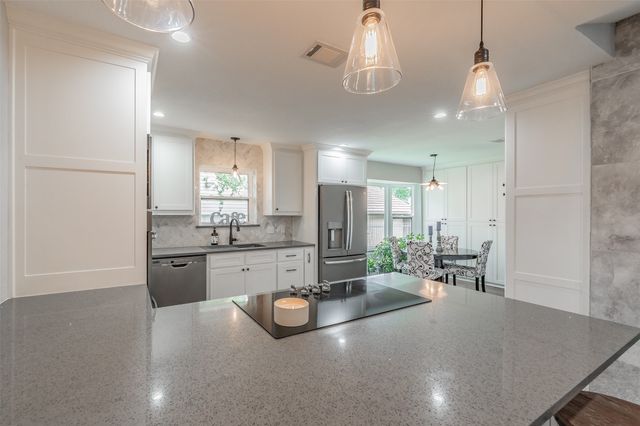 2872 winterhaven, Hurst, TX 76054