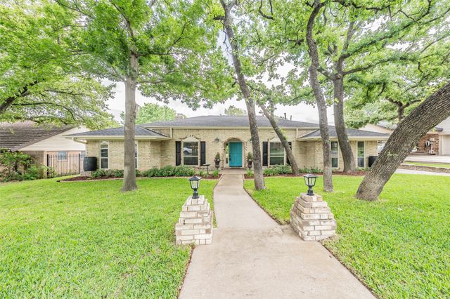 2872 winterhaven, Hurst, TX 76054