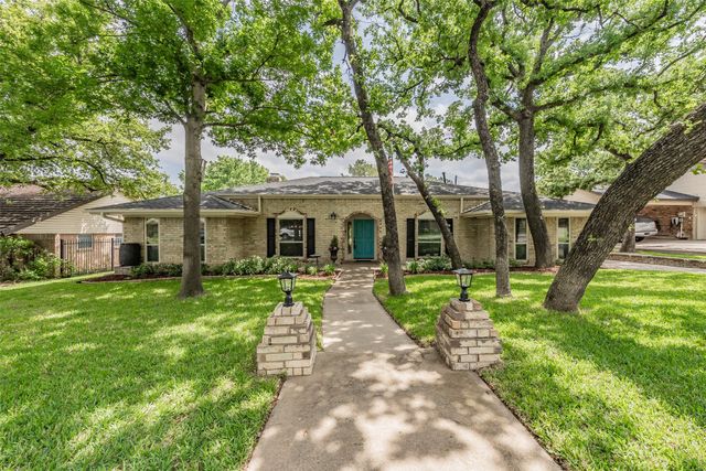 2872 winterhaven, Hurst, TX 76054