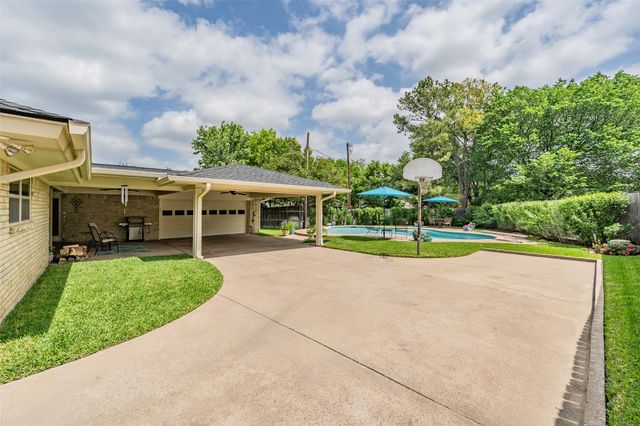 2872 winterhaven, Hurst, TX 76054