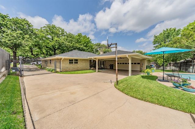 2872 winterhaven, Hurst, TX 76054