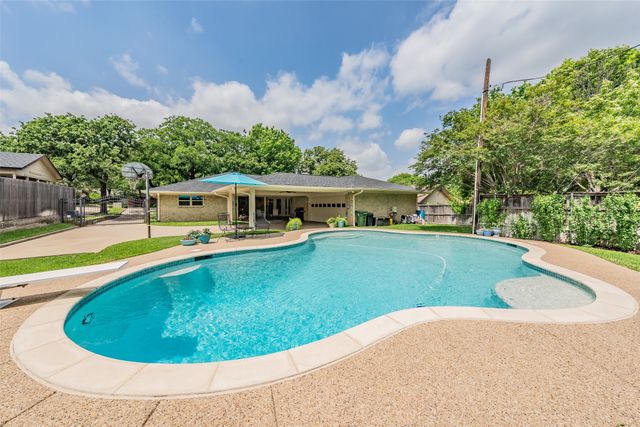 2872 winterhaven, Hurst, TX 76054