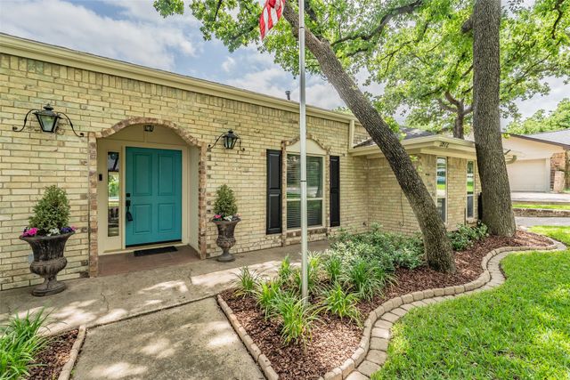 2872 winterhaven, Hurst, TX 76054