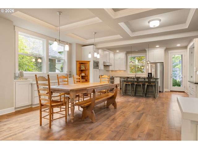 1212 Se HARNEY St, Portland, OR 97202