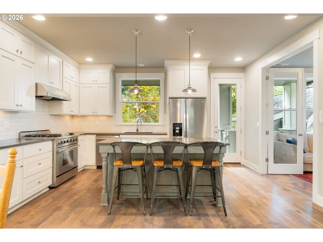 1212 Se HARNEY St, Portland, OR 97202