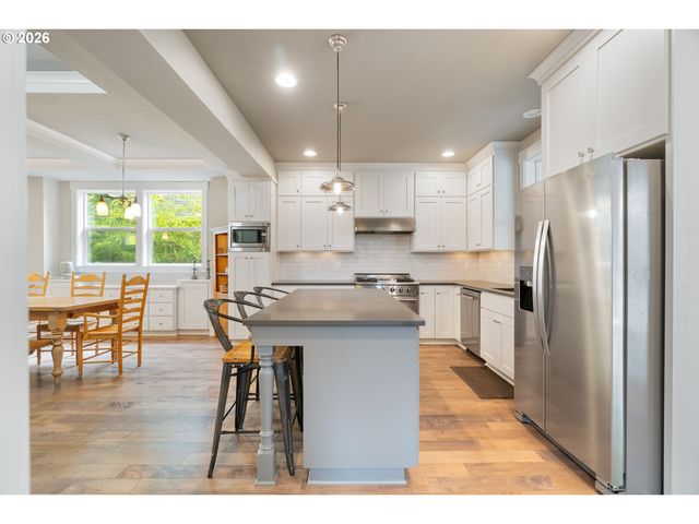 1212 Se HARNEY St, Portland, OR 97202