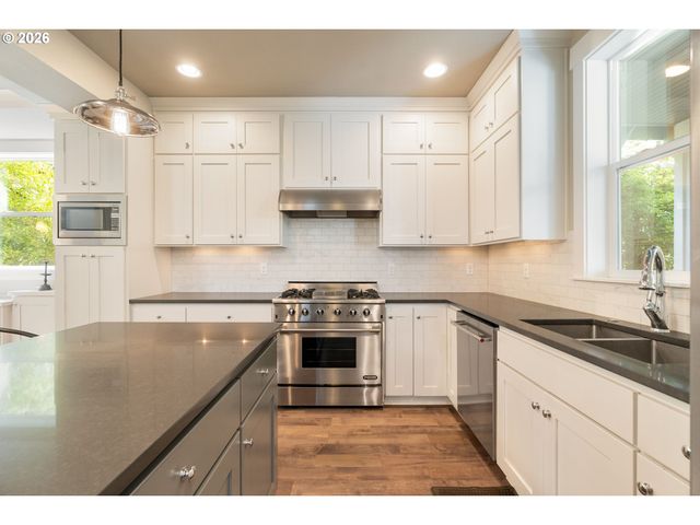 1212 Se HARNEY St, Portland, OR 97202