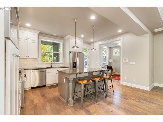 1212 Se HARNEY St, Portland, OR 97202