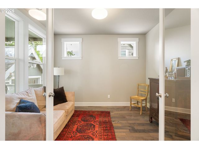 1212 Se HARNEY St, Portland, OR 97202