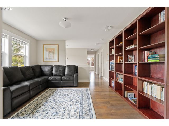 1212 Se HARNEY St, Portland, OR 97202
