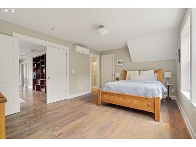 1212 Se HARNEY St, Portland, OR 97202