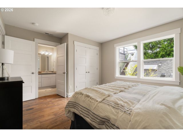 1212 Se HARNEY St, Portland, OR 97202