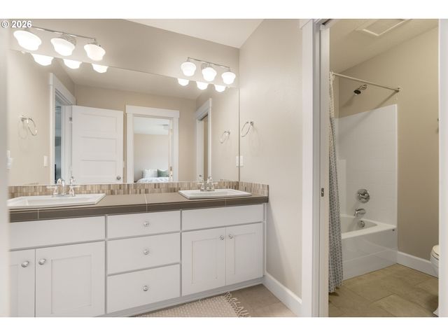 1212 Se HARNEY St, Portland, OR 97202